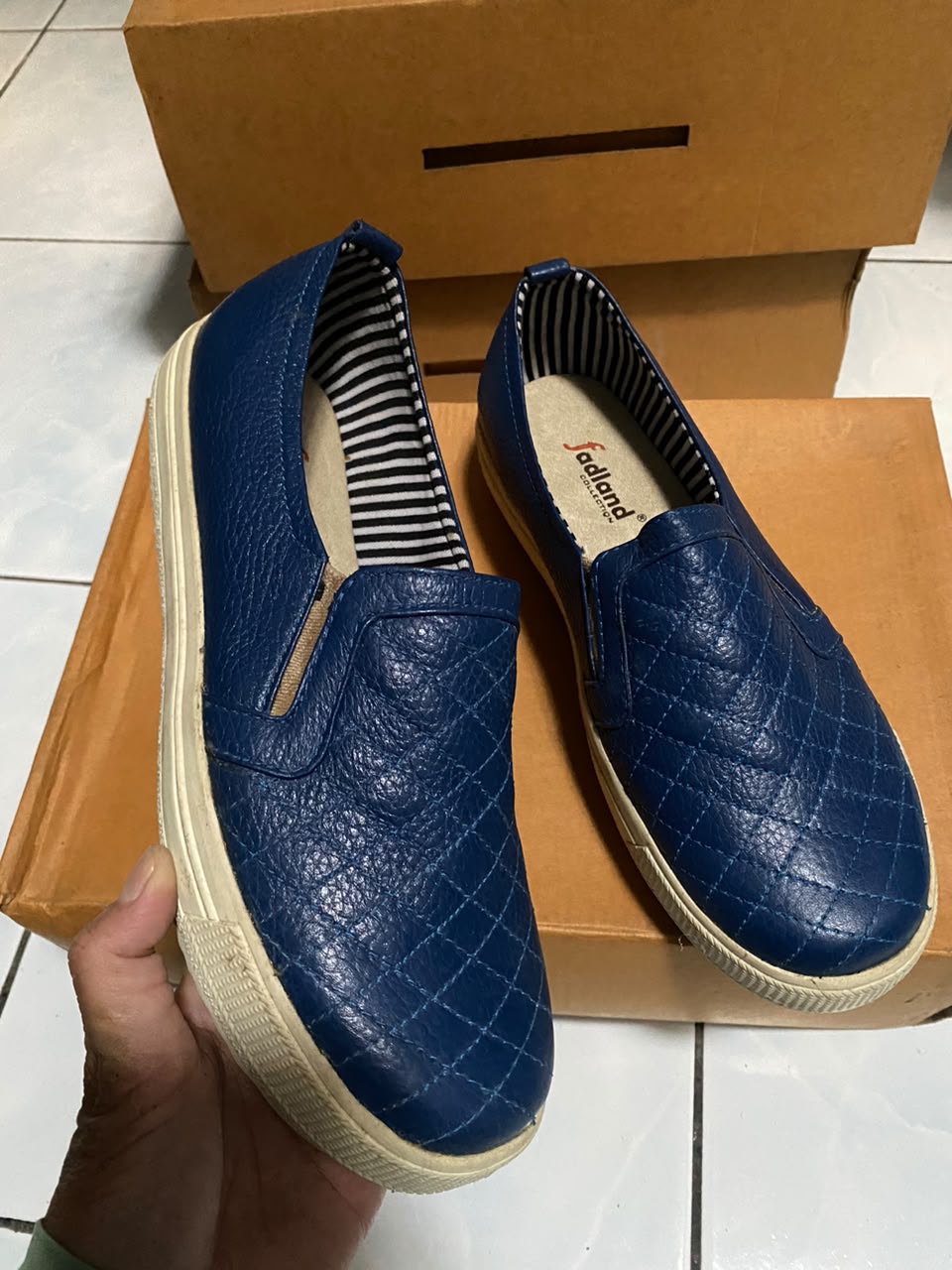 Sepatu Gaya