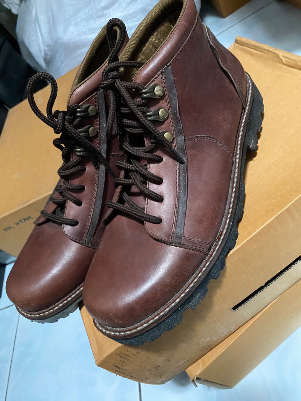 Sepatu Gaya